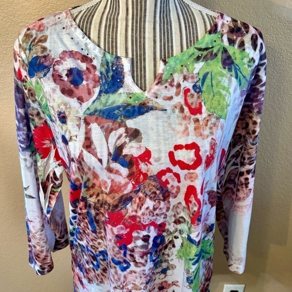 Breckenridge Tunic Top XL Water Color 3/4 Sleeves V-Neck Beaded Neckline Lightwt - Picture 2 of 12